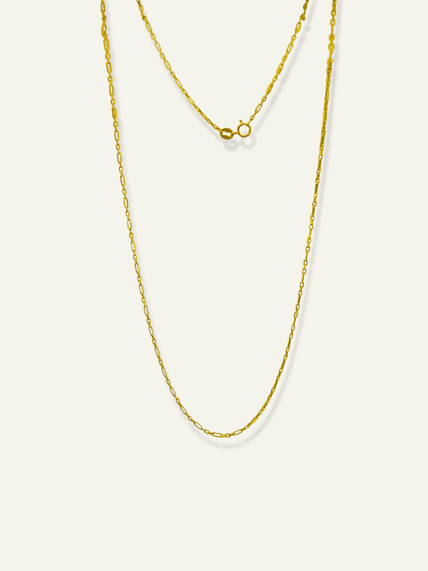 Collar de cadena con clip de papel